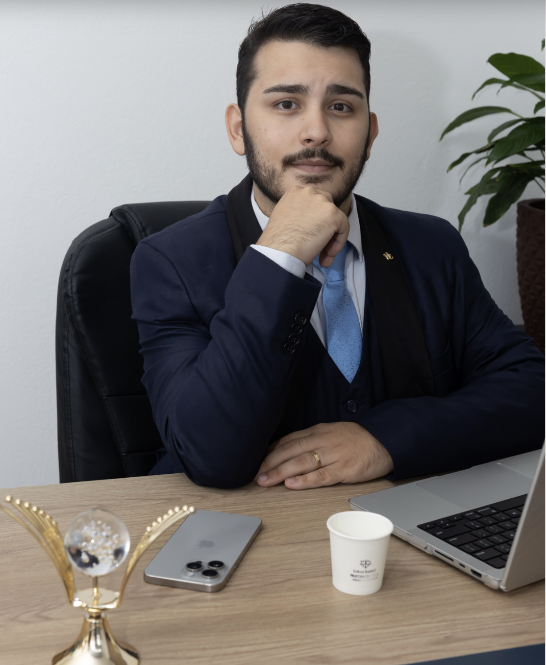 Dr. Lukas Silva